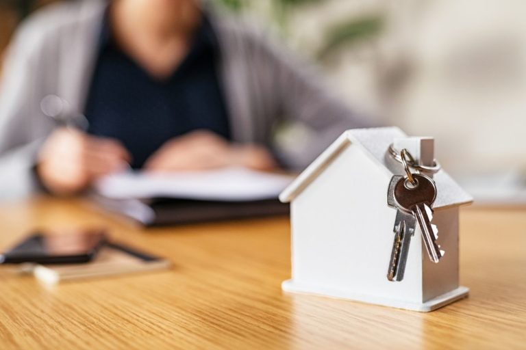 Los documentos esenciales para el cierre de tu compra de vivienda